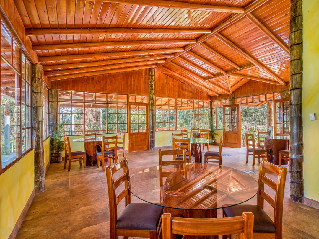 The restaurant at Refugio Paz de las Aves